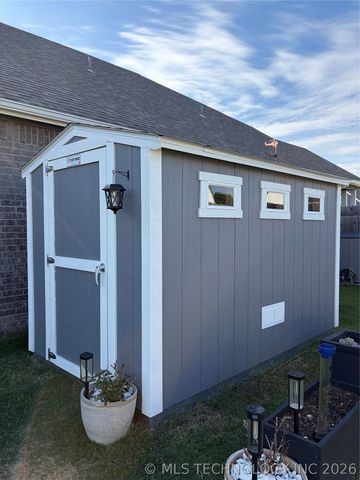 12034 E 108th Place, Owasso, OK 74055