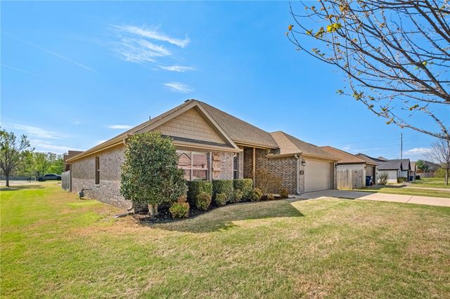 788 Roselawn Street, Siloam Springs, AR 72761