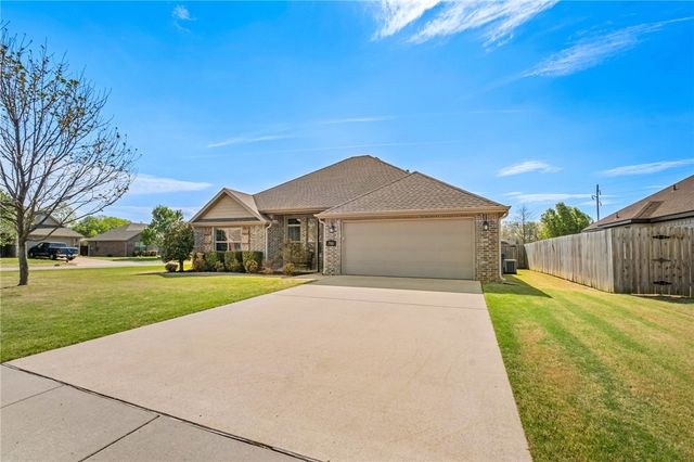 788 Roselawn Street, Siloam Springs, AR 72761