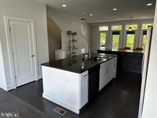 1414 PICCARD DR, Rockville, MD 20850
