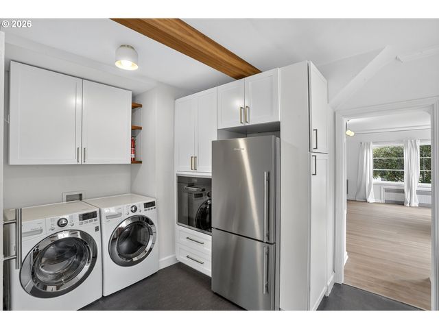 515 N ROSA PARKS Way, Portland, OR 97217