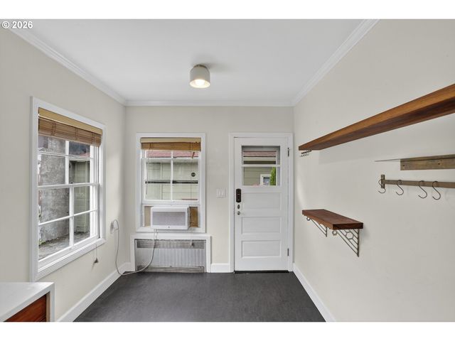 515 N ROSA PARKS Way, Portland, OR 97217
