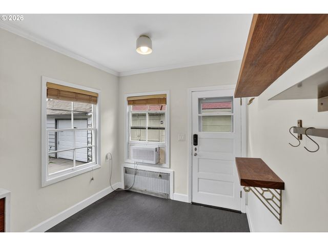 515 N ROSA PARKS Way, Portland, OR 97217