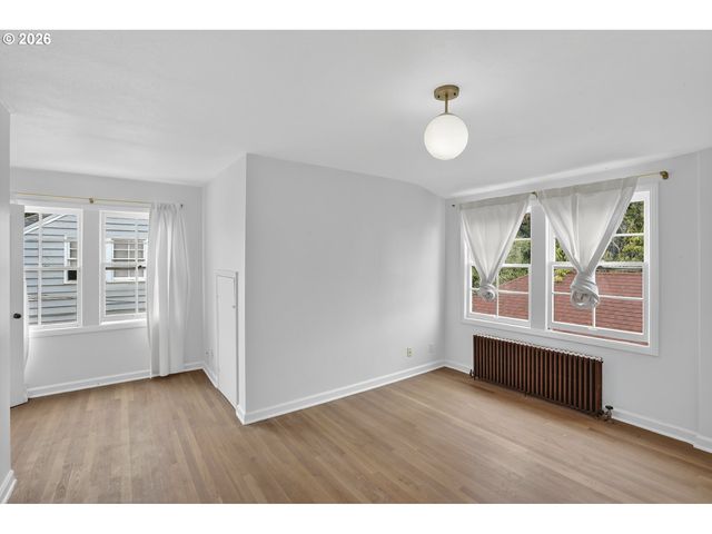 515 N ROSA PARKS Way, Portland, OR 97217
