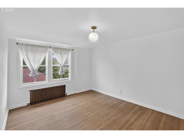 515 N ROSA PARKS Way, Portland, OR 97217