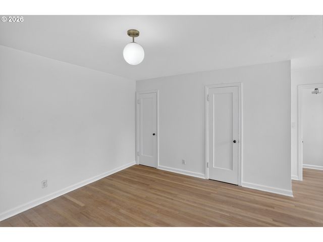 515 N ROSA PARKS Way, Portland, OR 97217