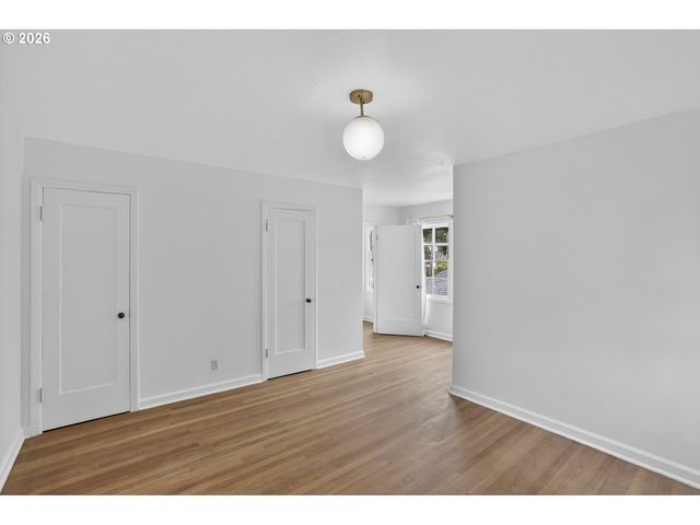 515 N ROSA PARKS Way, Portland, OR 97217