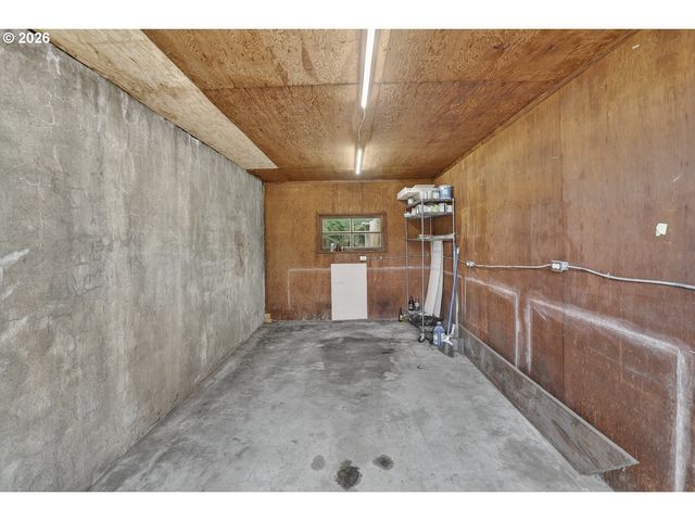 515 N ROSA PARKS Way, Portland, OR 97217