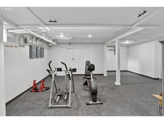 515 N ROSA PARKS Way, Portland, OR 97217