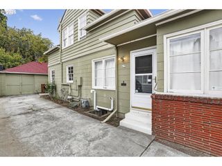 515 N ROSA PARKS Way, Portland, OR 97217