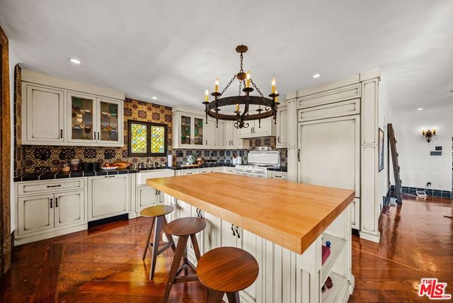 1615 Redcliff Street, Los Angeles, CA 90026