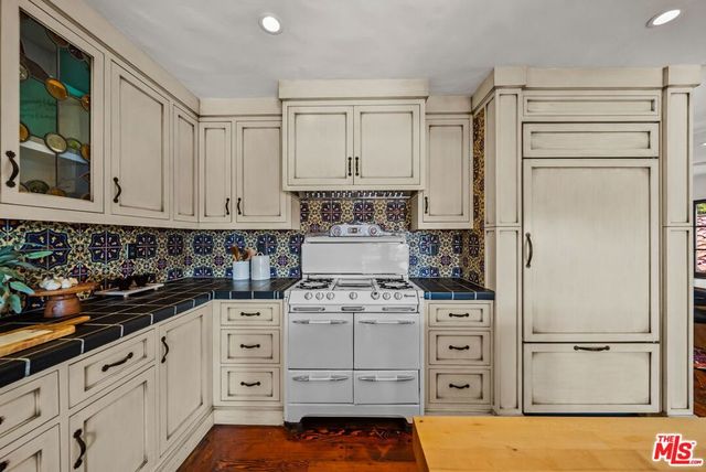 1615 Redcliff Street, Los Angeles, CA 90026