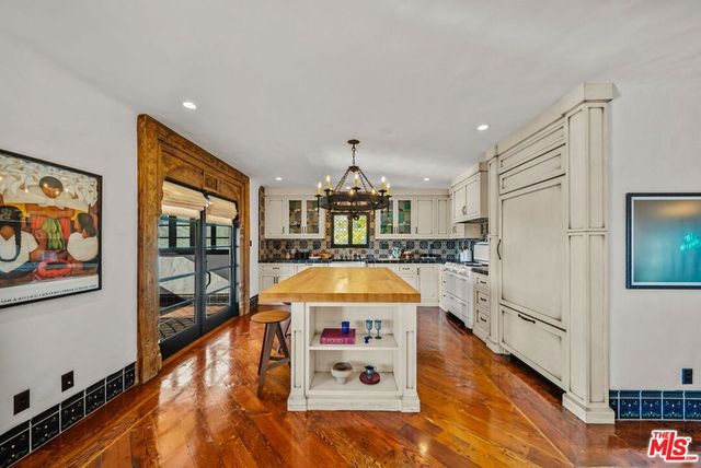 1615 Redcliff Street, Los Angeles, CA 90026