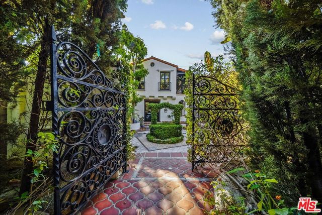 1615 Redcliff Street, Los Angeles, CA 90026