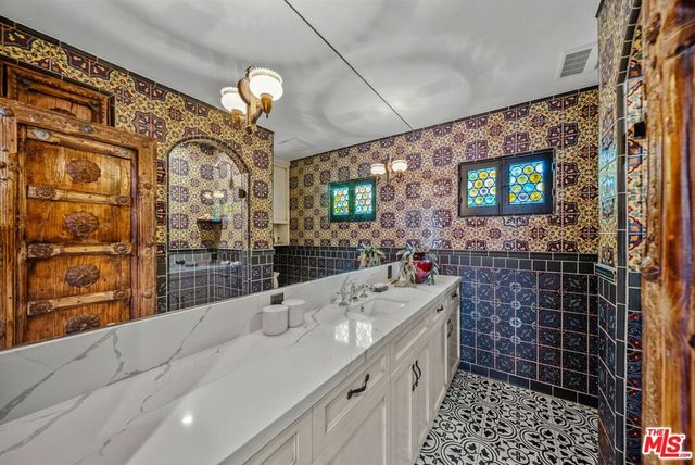 1615 Redcliff Street, Los Angeles, CA 90026