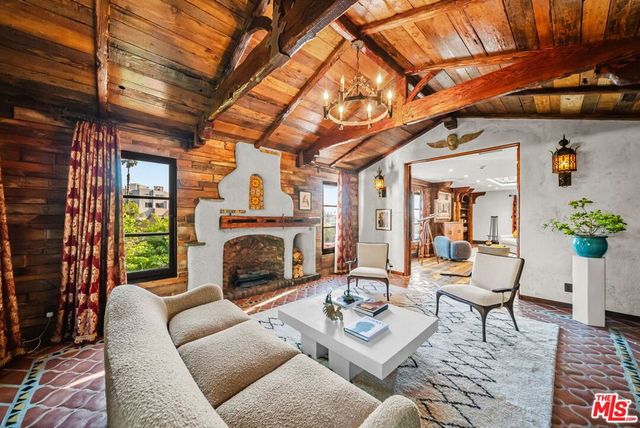1615 Redcliff Street, Los Angeles, CA 90026
