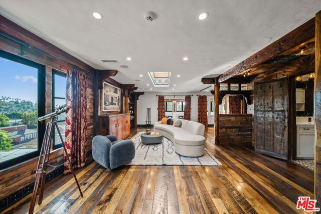 1615 Redcliff Street, Los Angeles, CA 90026