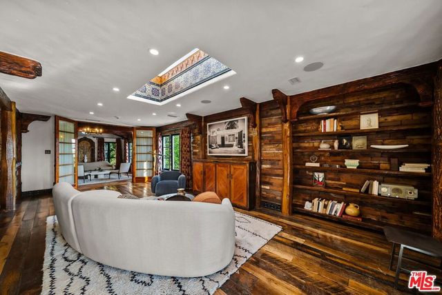 1615 Redcliff Street, Los Angeles, CA 90026