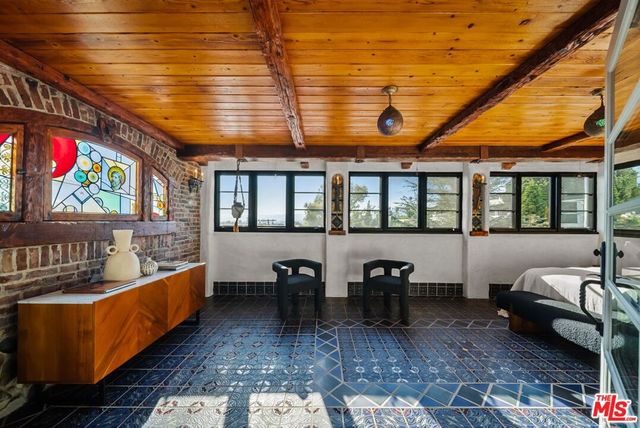 1615 Redcliff Street, Los Angeles, CA 90026