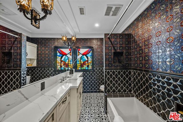 1615 Redcliff Street, Los Angeles, CA 90026