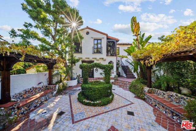1615 Redcliff Street, Los Angeles, CA 90026