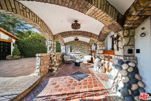 1615 Redcliff Street, Los Angeles, CA 90026