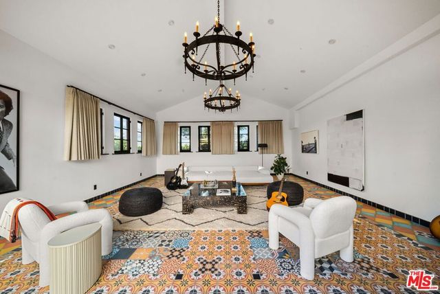 1615 Redcliff Street, Los Angeles, CA 90026