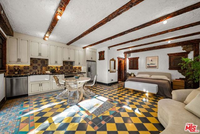 1615 Redcliff Street, Los Angeles, CA 90026