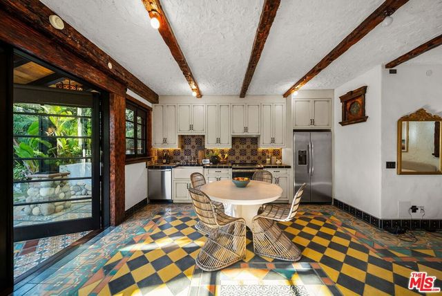 1615 Redcliff Street, Los Angeles, CA 90026