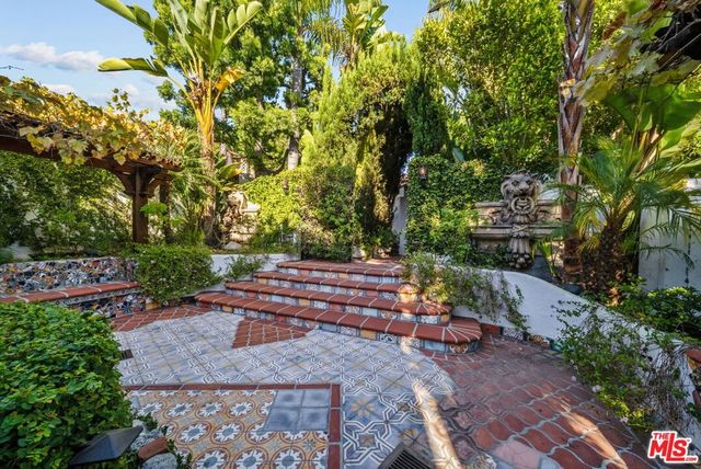 1615 Redcliff Street, Los Angeles, CA 90026