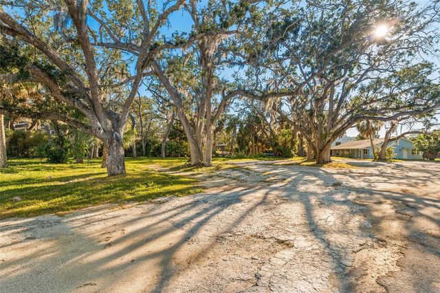 404 CANAL STREET, Tarpon Springs, FL 34689