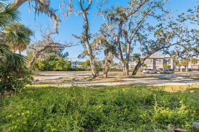 404 CANAL STREET, Tarpon Springs, FL 34689