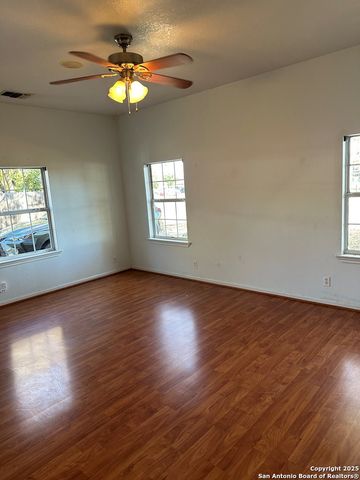 720 S Creek St Fredericksburg, Fredericksburg, TX 78624