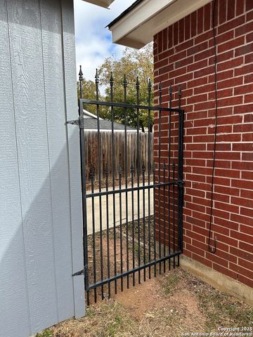 720 S Creek St Fredericksburg, Fredericksburg, TX 78624