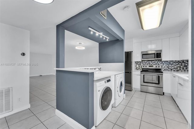 2945 NW 68th St, Fort Lauderdale, FL 33309