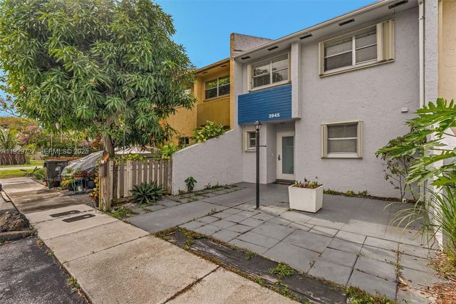 2945 NW 68th St, Fort Lauderdale, FL 33309