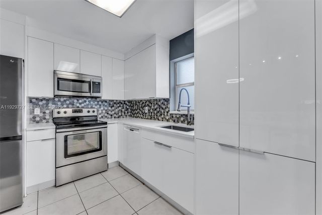 2945 NW 68th St, Fort Lauderdale, FL 33309