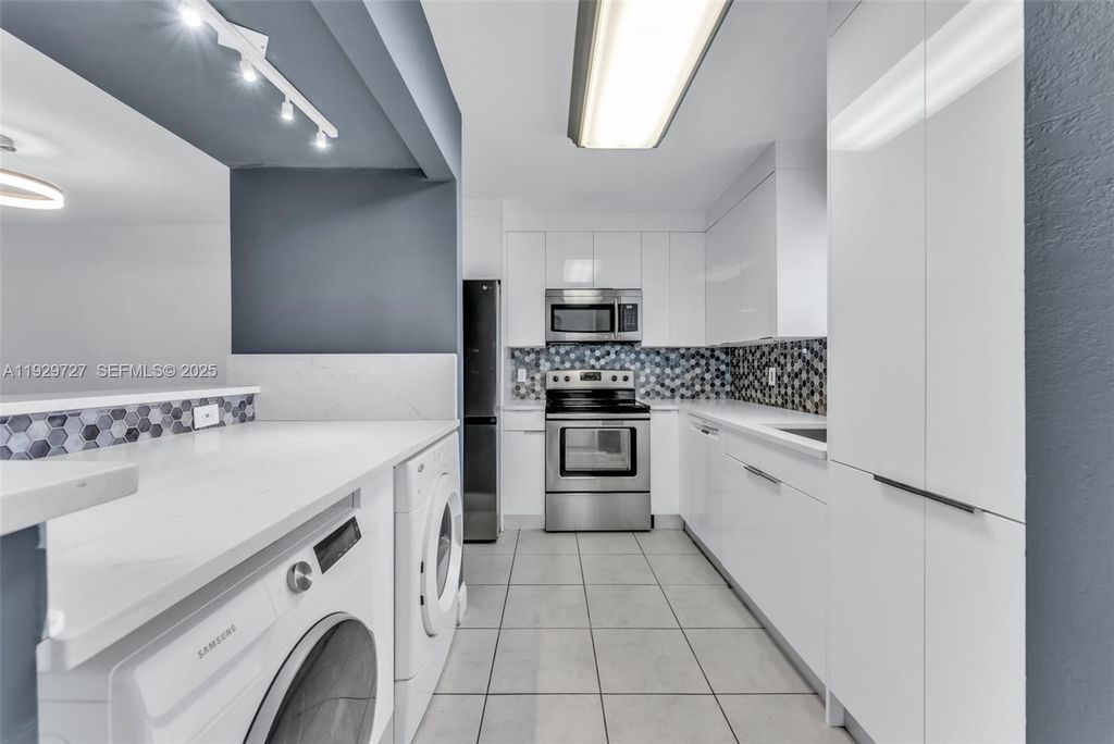 2945 NW 68th St, Fort Lauderdale, FL 33309