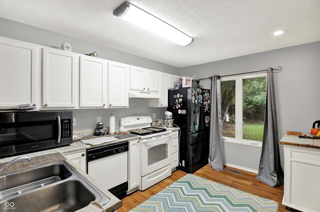 2210 S Laurelwood Circle, Bloomington, IN 47401