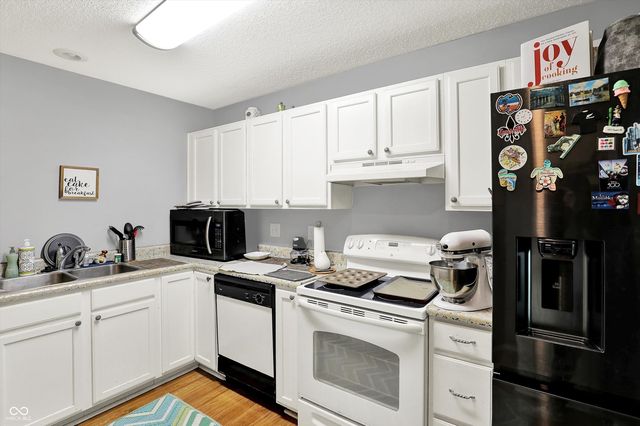 2210 S Laurelwood Circle, Bloomington, IN 47401