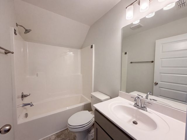 5815 Shoreline Dr, Rockvale, TN 37153