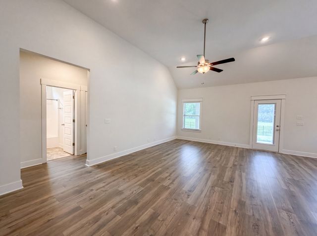 5815 Shoreline Dr, Rockvale, TN 37153
