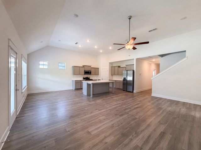 5815 Shoreline Dr, Rockvale, TN 37153