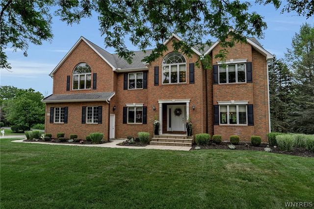 9530 Cobblestone Dr, Clarence, NY 14031