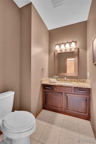 9530 Cobblestone Dr, Clarence, NY 14031