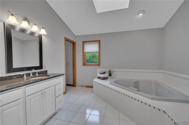 9530 Cobblestone Dr, Clarence, NY 14031