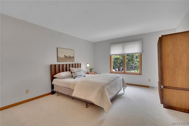 9530 Cobblestone Dr, Clarence, NY 14031