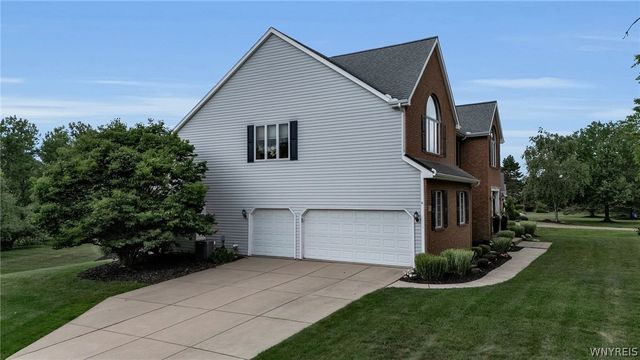 9530 Cobblestone Dr, Clarence, NY 14031
