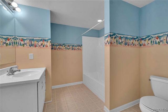 9530 Cobblestone Dr, Clarence, NY 14031