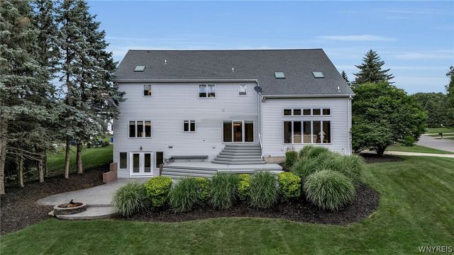 9530 Cobblestone Dr, Clarence, NY 14031